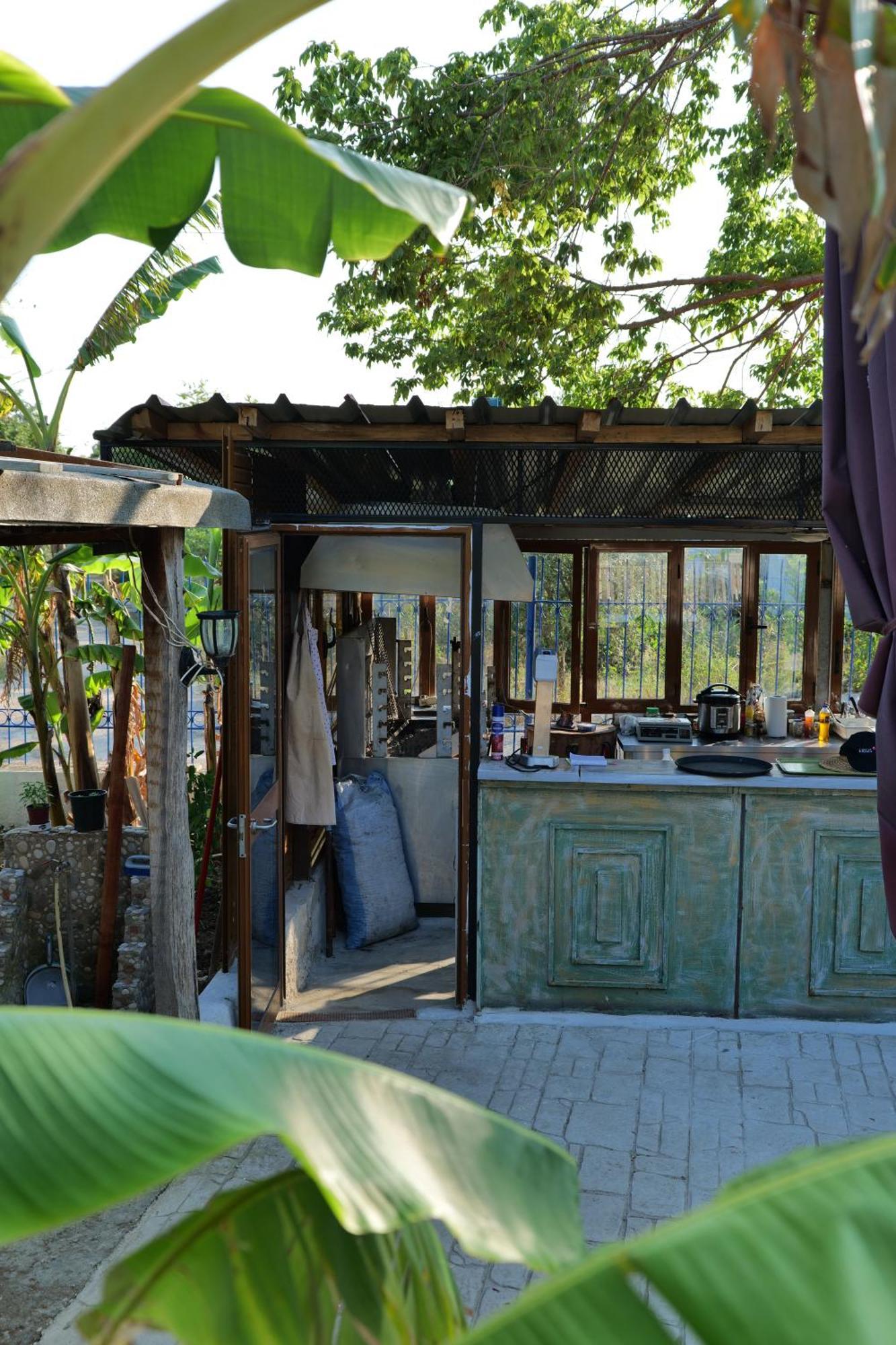 Tropikal Freskia Bunec Saranda Extérieur photo